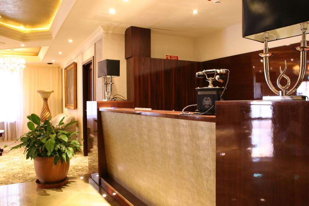 Hotel Capitulum Дьёр Экстерьер фото