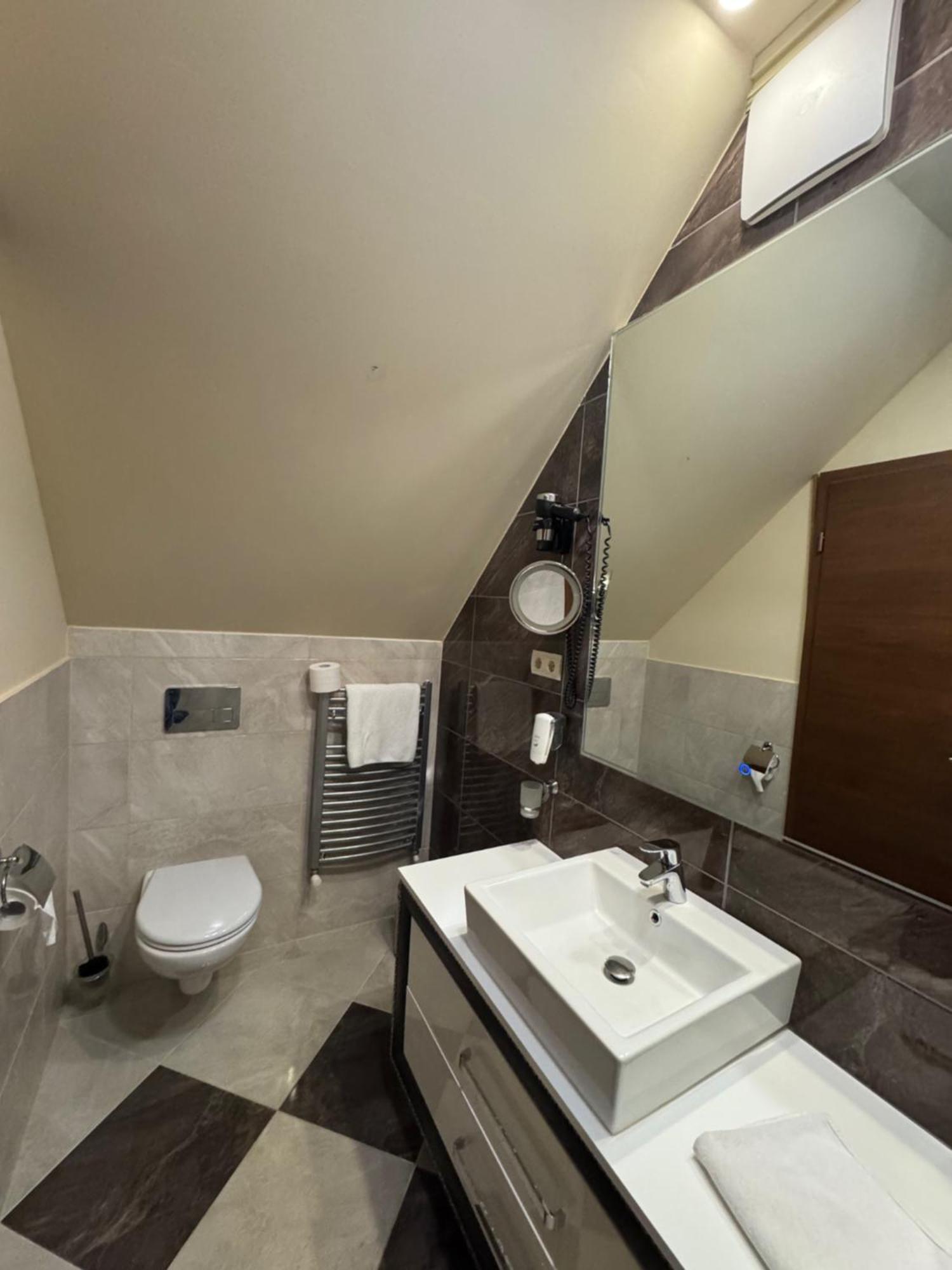 Hotel Capitulum Дьёр Экстерьер фото