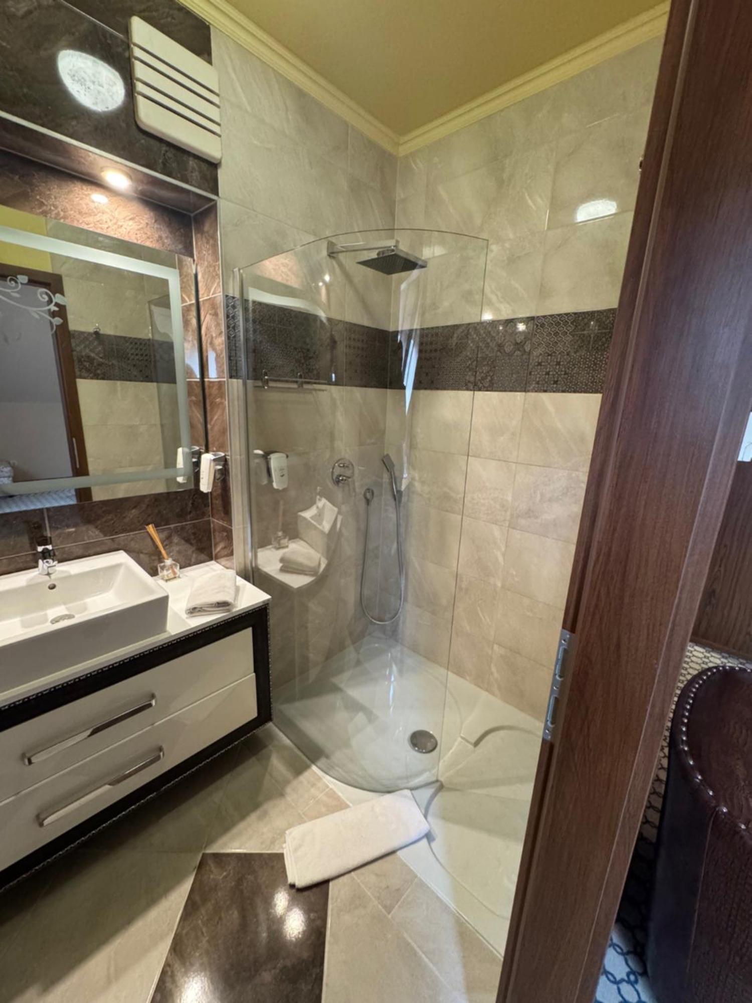 Hotel Capitulum Дьёр Экстерьер фото