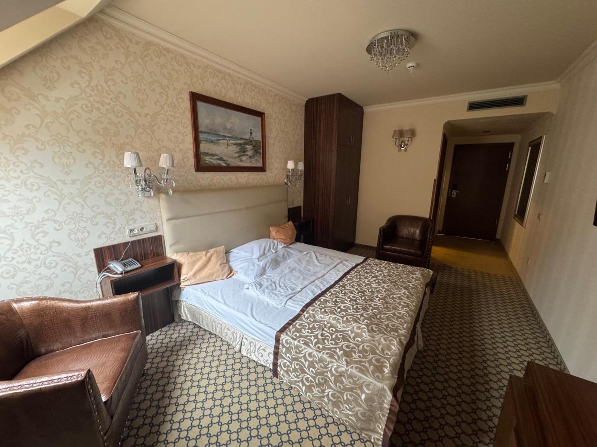 Hotel Capitulum Дьёр Экстерьер фото