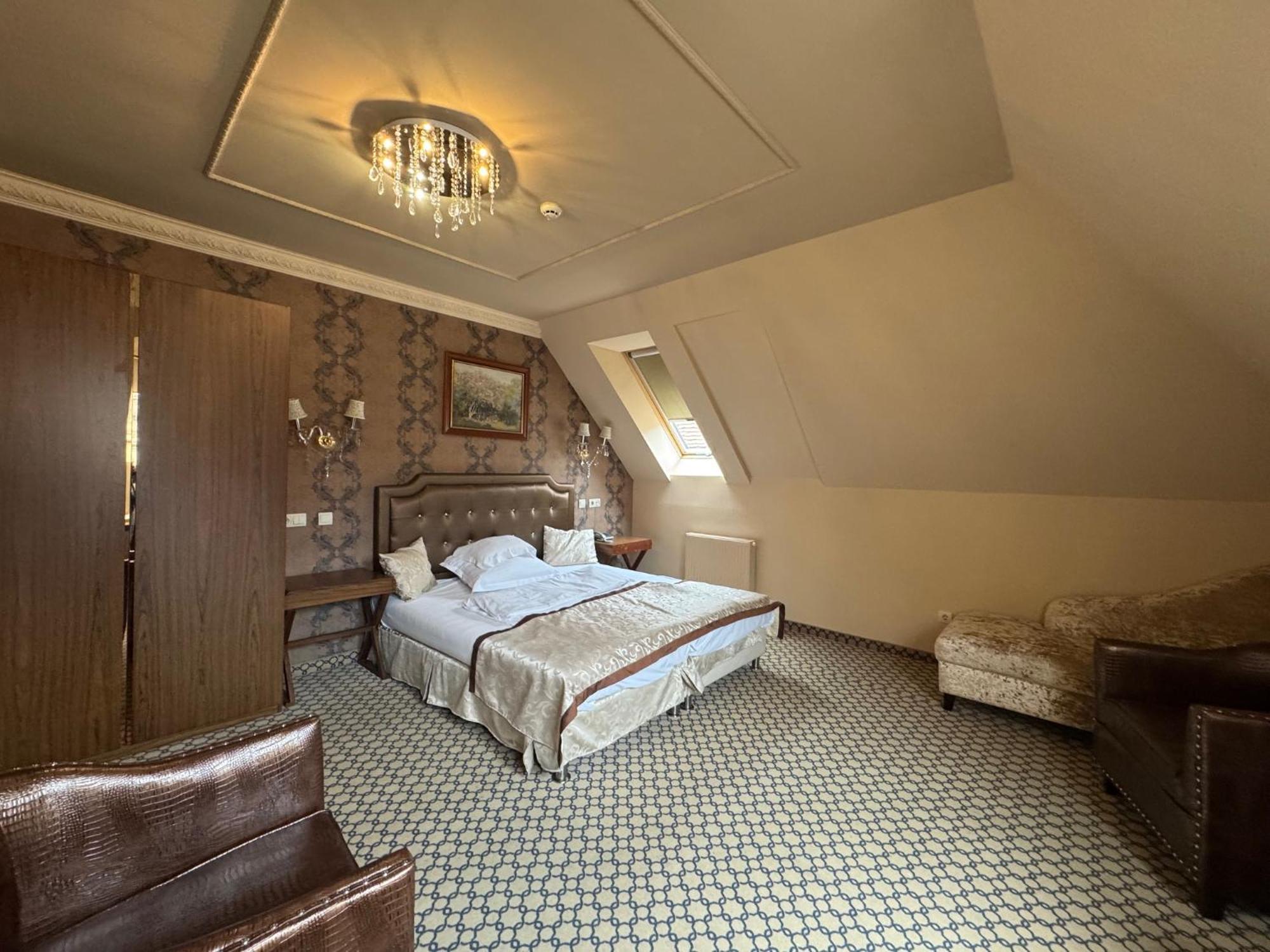 Hotel Capitulum Дьёр Экстерьер фото