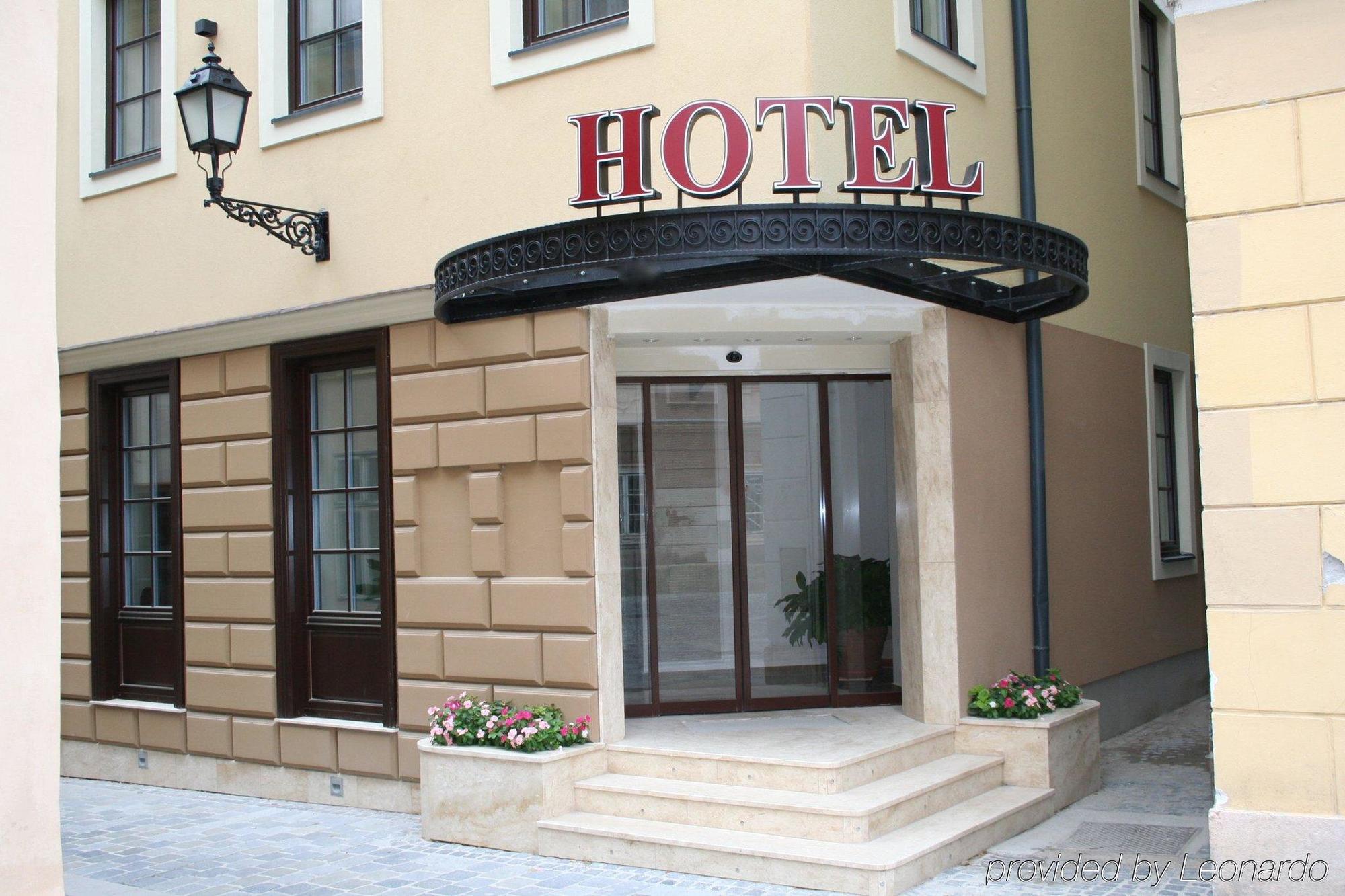 Hotel Capitulum Дьёр Экстерьер фото