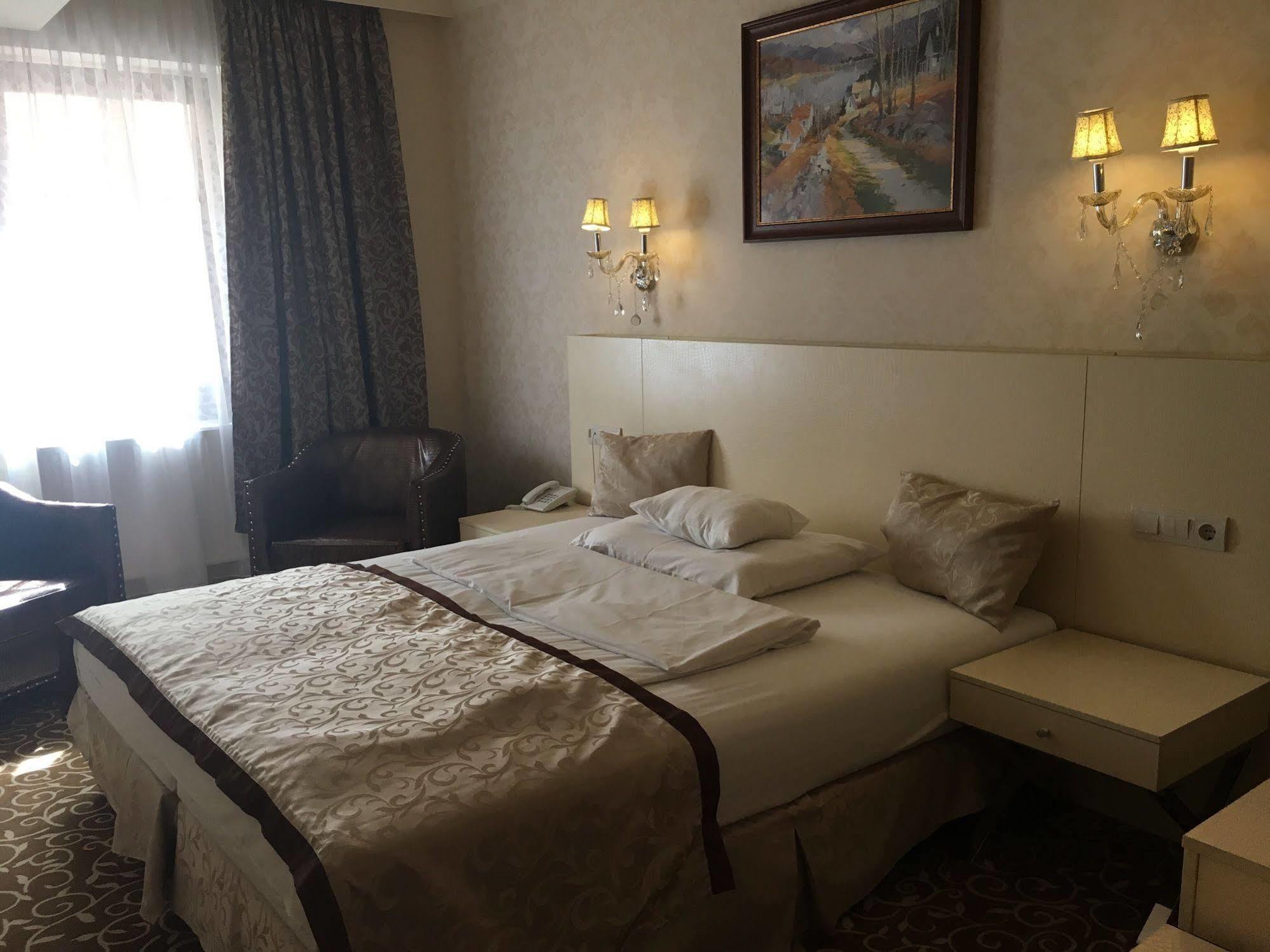 Hotel Capitulum Дьёр Экстерьер фото