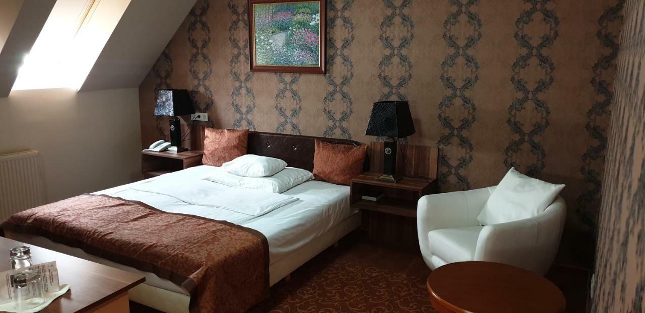 Hotel Capitulum Дьёр Экстерьер фото